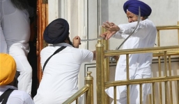 Ấn Độ: Đấu kiếm ở Đền Vàng, 10 người thương vong