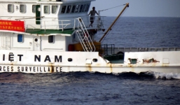 Tàu kéo Trung Quốc đâm trực diện tàu Kiểm ngư Việt Nam