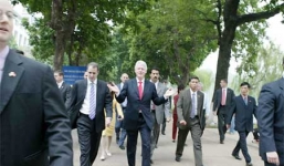 Hé lộ nỗi lo của Nhà Trắng khi Bill Clinton thăm VN