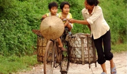 Bài văn tả mẹ 'không xinh nhưng bác thịt lợn vẫn phải ngắm nhìn'