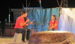 'Cha con đi biển bị Trung Quốc lấy hết tài sản, đánh đập, gia đình con lo lắm'