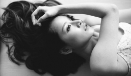 Hot girl Chi Pu rạng rỡ trong bộ ảnh chào tuổi 21