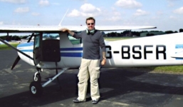 Gặp người đàn ông 'xui xẻo' đi đến đâu thảm họa đến đó