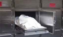 Phát hiện cụ bà 70 tuổi còn sống trong tủ ướp xác