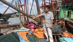 20 kẻ mặc rằn ri Trung Quốc tấn công dã man tàu cá Việt Nam