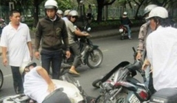 Để nửa tỷ đồng trong cốp xe, người phụ nữ bị cướp trắng trợn giữa an ngày