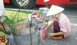 Thức ăn đường phố: Bẩn vẫn đắt hàng