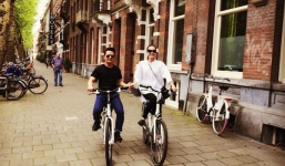 Mặc scandal, Bằng Kiều tung ảnh tình tứ bên Dương Mỹ Linh