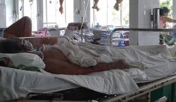 Nghịch tử dùng xăng dốt cha bị công an bắt tạm giam