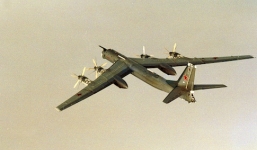 Máy bay ném bom hạt nhân Nga tiến sát bờ biển Mỹ