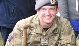 Quay lén hai nữ đồng nghiệp quan hệ đồng tính, sĩ quan không quân bị bắt giam