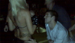 Vui vẻ với vũ nữ thoát y, đại gia bị đánh thuốc mê và cuỗm hết tài sản