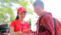 Trao Coca-Cola in tên bạn bè - Trào lưu mới trong mùa hè