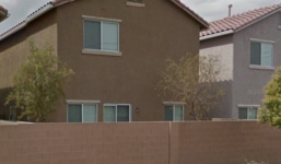 Mẹ ném con nhỏ từ cửa sổ tầng 2 rồi nhảy theo tự tử