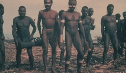 Rùng mình nghe chuyện về bộ tộc ăn thịt người ở Indonesia