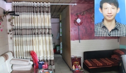 Nửa đêm xông vào phòng khống chế rồi cướp tài sản của cô gái trẻ