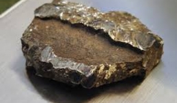 Hợp đồng bán kim loại với giá 225 triệu USD chấn động dư luận