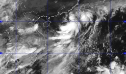 Áp thấp nhiệt đới cách Hoàng Sa 650km, có khả năng mạnh lên
