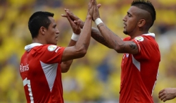 Chile dễ dàng hạ gục Australia 3-1, Sanchez đi vào lịch sử