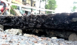 Mặt đường Sài Gòn bỗng phát nổ, nứt toác