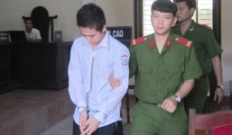 Học sinh lớp 11 trộm quần lót rồi giết người