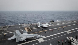 Giới chức quân sự Trung Quốc thăm tàu sân bay Mỹ