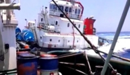 Video: Tàu Trung Quốc lao ầm ầm, quyết liệt tấn công tàu Việt Nam