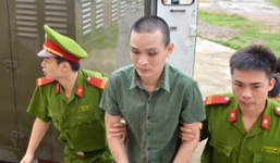 Vờ đi xem mộ, 'yêu râu xanh' vật ngã bé gái trên đồi