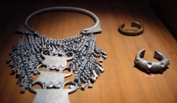 Phát hiện 'kho' vòng bạc cổ có khối lượng 20 kg