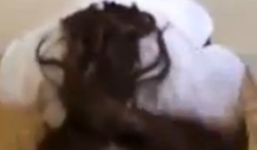 Video: Thiếu nữ quỳ lạy, hốt hoảng van xin vì trộm đồ của bạn cùng phòng