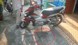 Kẻ bắn người yêu thủng má bị truy nã