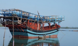 Tàu câu mực cùng 39 ngư dân Việt Nam bị Brunei bắt giữ