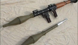 “Nổ đom đóm” với U50 thản nhiên lột đồ giữa đầm sen