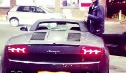 Thiếu gia nhà giàu bất lực nhìn 4 siêu xe bị đốt, mất tiêu chục tỉ