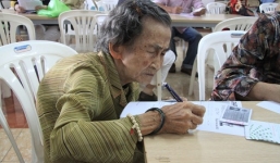 Bà cụ 99 tuổi quyết tâm đỗ tốt nghiệp THCS