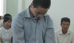 Cô gái gọi trêu, nam sinh đâm chết bạn cùng kí túc xá