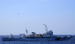 Máy bay quân sự Trung Quốc lượn 2 vòng trên khu vực giàn khoan