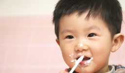 Những thói quen sau khi ăn cực hại cho sức khoẻ con bạn