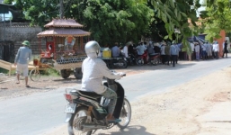 Cãi nhau với vợ, chồng treo cổ tự tử giữa đêm khuya