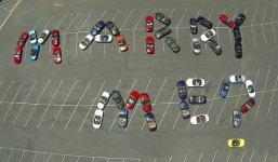 Đại gia dùng 44 siêu xe sang cầu hôn bạn gái