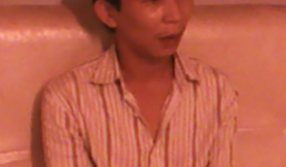 Gái bán dâm Sài Gòn đu cột xuống đất để trốn công an