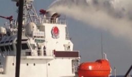 40 tàu Trung Quốc dàn hàng, vây ép tàu cá Việt Nam