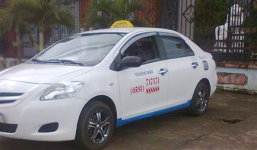 Thiếu nữ 17 tuổi một mình cướp taxi trong đêm