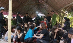 Xét xử 57 người trong vụ bắt 'sòng bạc quý bà' ở Sóc Sơn