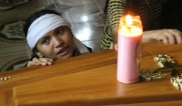 Xóm nghèo đón thi thể vụ tai nạn thảm khốc tại Thái Lan