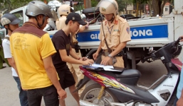 CSGT hóa trang kiểm tra nồng độ cồn kiểu... Úc