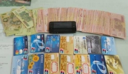 Làm thẻ ATM gải để rút tiền của các ngân hàng