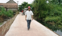 Cách chức Chủ tịch xã 'phù phép' gần 1 tỷ đồng của công