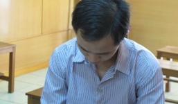 Nổi hứng, cho bé 3 tuổi xem phim sex rồi dâm ô