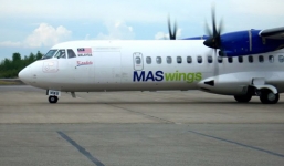 Phát hiện động cơ rơi, máy bay hạ cánh khẩn cấp